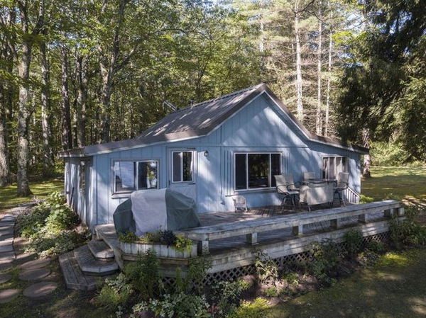 Van Ettan Lake Lodge (Van Etten Lake Lodge) - Loud Island Photo From Drone Pro Media